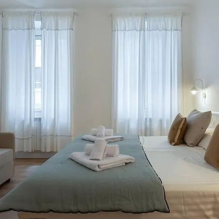 아파트 Foscolo46 - Elegante E Luminoso - Naonbnb 트리에스테