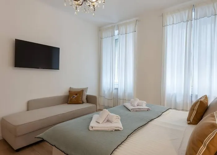 Foscolo46 - Elegante E Luminoso - Naonbnb 트리에스테