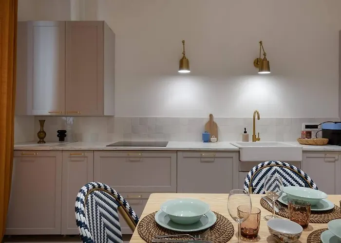 Foscolo46 - Elegante E Luminoso - Naonbnb